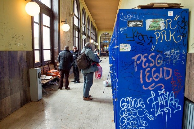 FOTO Glavni kolodvor - nekoć simbol Zagreba, danas zapušteno ruglo za opijanje beskućnika